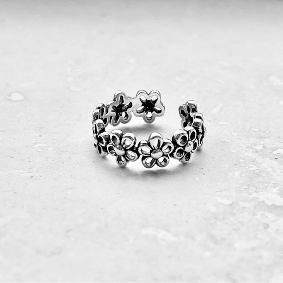 Sterling Silver Eternity Plumeria Toe Ring, Flower Rings, Hawaii Lei Jewelry - Picture 10 of 12